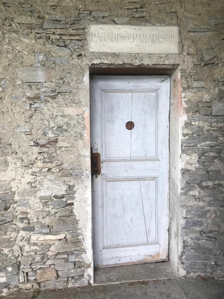 Gesù disse loro di nuovo: In verità, in verità vi dico: io sono la porta 